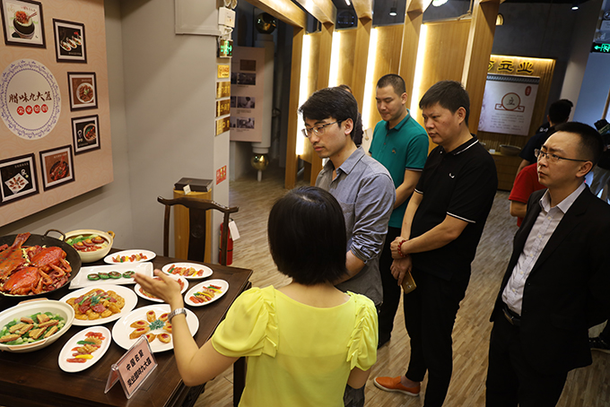 DOMT5701.JPG DOMT5701.JPG